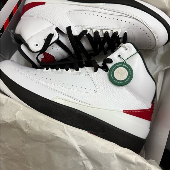 Nike Men\'s White, Black, and Red Sneakers